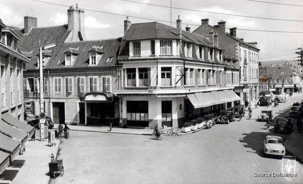18 Saint Amand Montrond Place Mutin.jpg